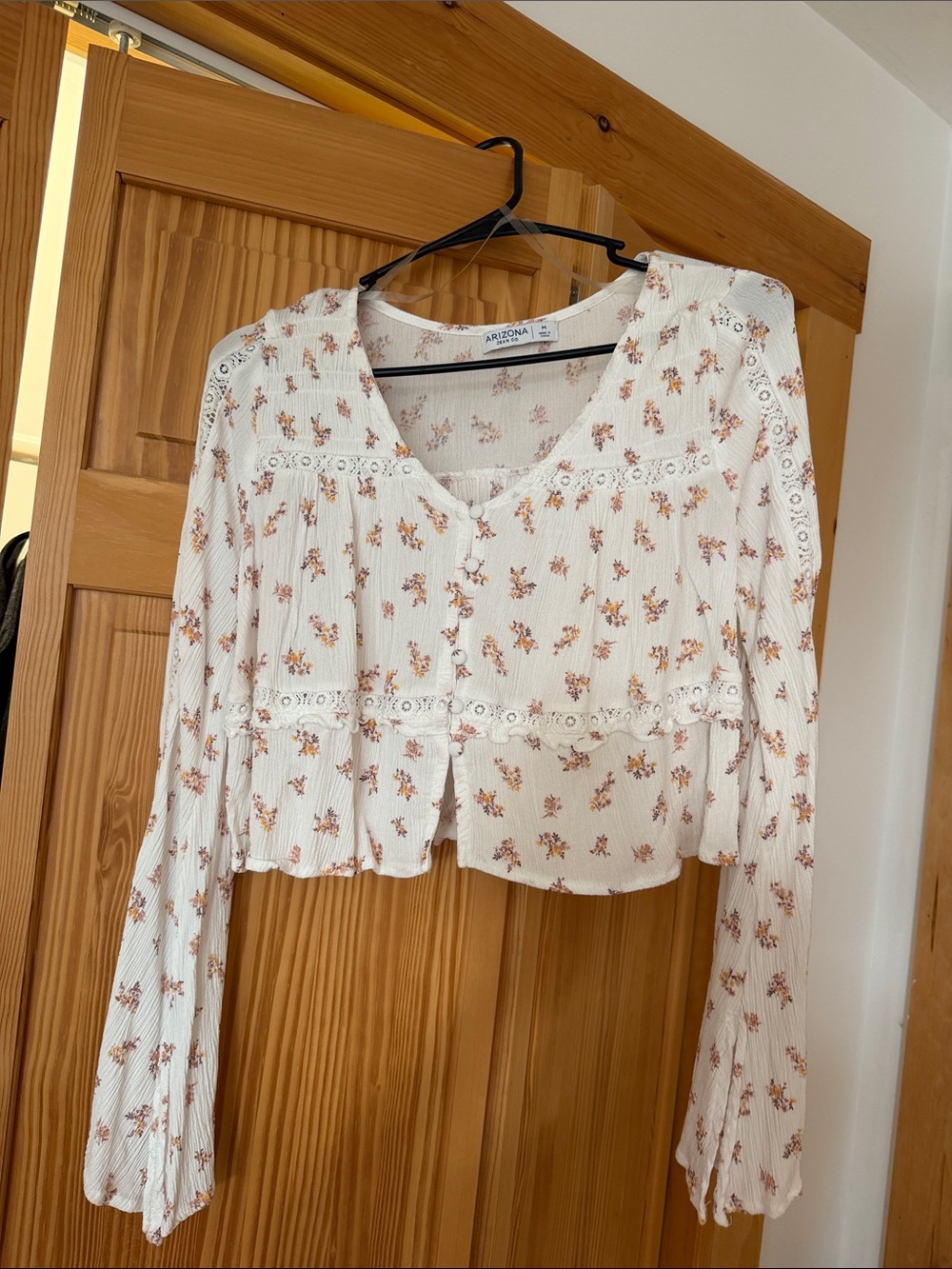 Arizona Jean Co Cream Crop Button-Front Floral Peasant Blouse